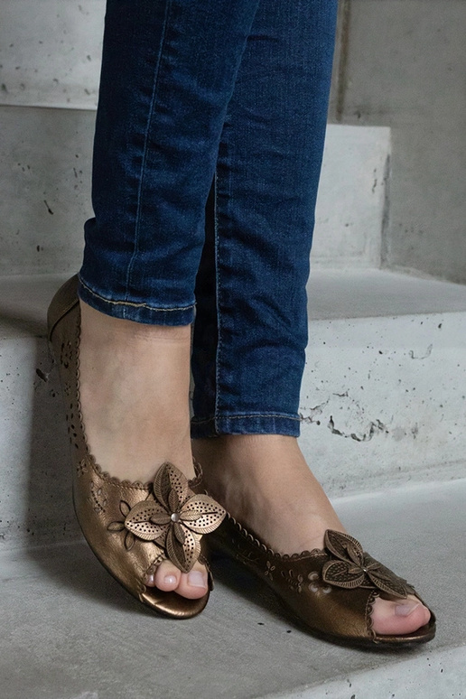 Bailarinas marrones caladas con punta... Bailarinas marrones caladas con punta...