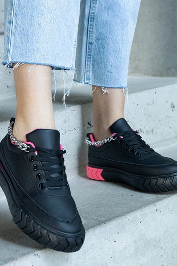 Zapatillas negras con cadena Thilda 2