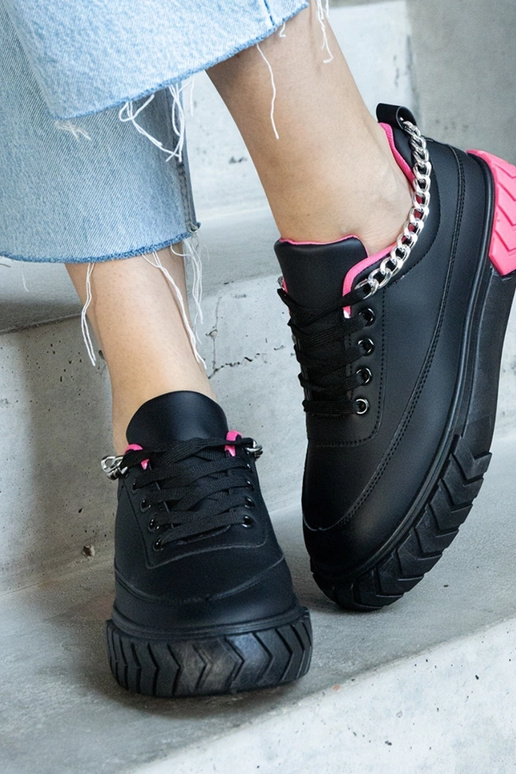 Zapatillas negras con cadena Thilda