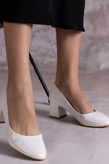 Zapatos de salón con tacón de charol blanco Linaka 2