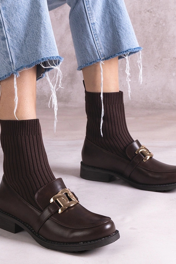 Botines marrones con caña...