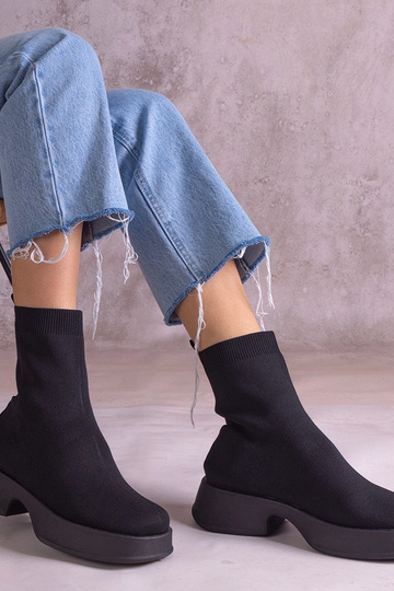 Botines negros con caña... 2