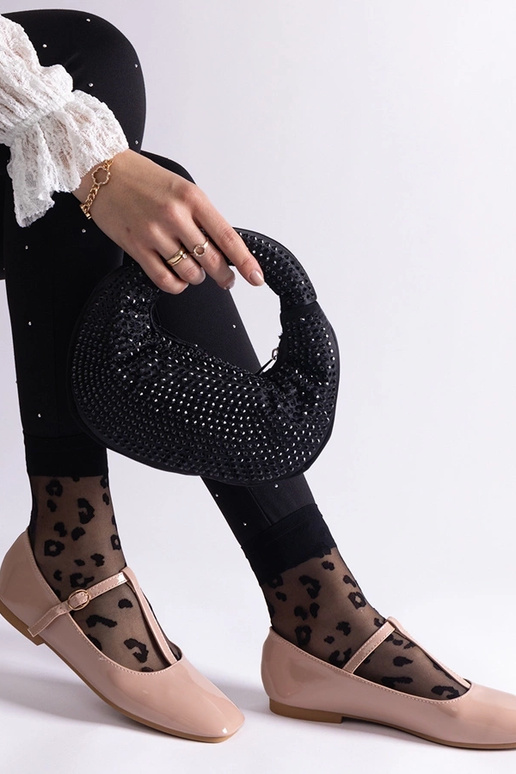 Bailarinas de piel de charol beige... Bailarinas de piel de charol beige...