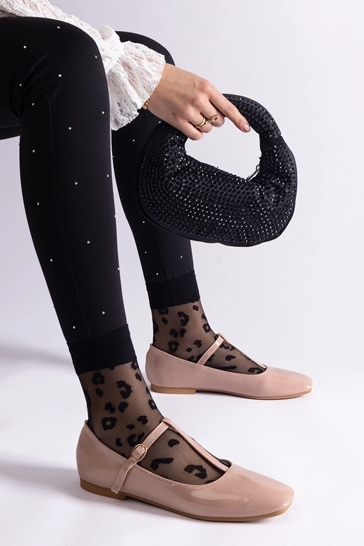 Bailarinas de piel de charol beige... Bailarinas de piel de charol beige...