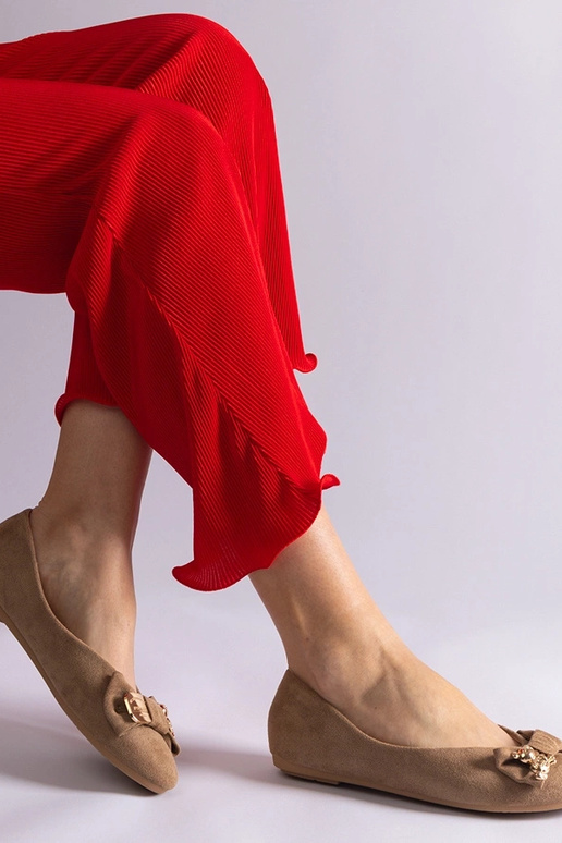 Bailarinas marrones decoradas con... Bailarinas marrones decoradas con...