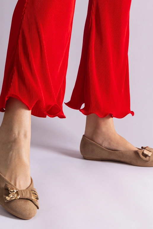 Bailarinas marrones decoradas con... Bailarinas marrones decoradas con...