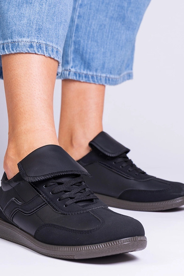 Zapatillas deportivas de mujer negras bajas con cordones Edelmira 2