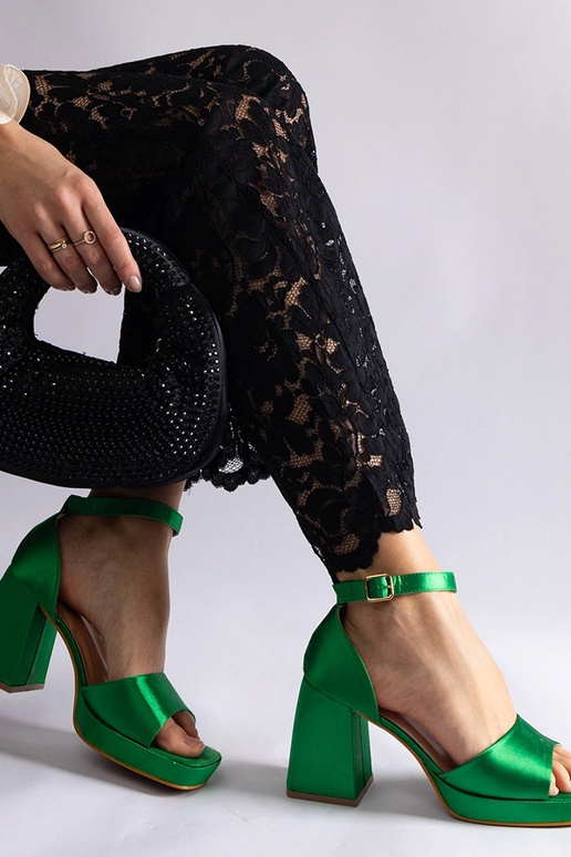 Sandalias de tacón grueso de satén...