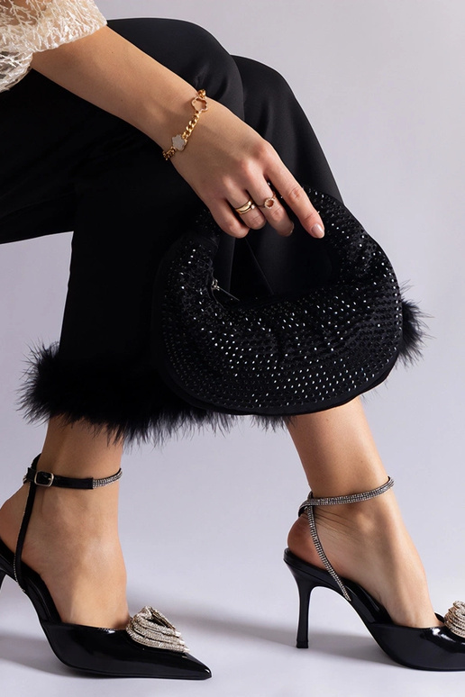 Zapatos de tacón negros con talón... Zapatos de tacón negros con talón...