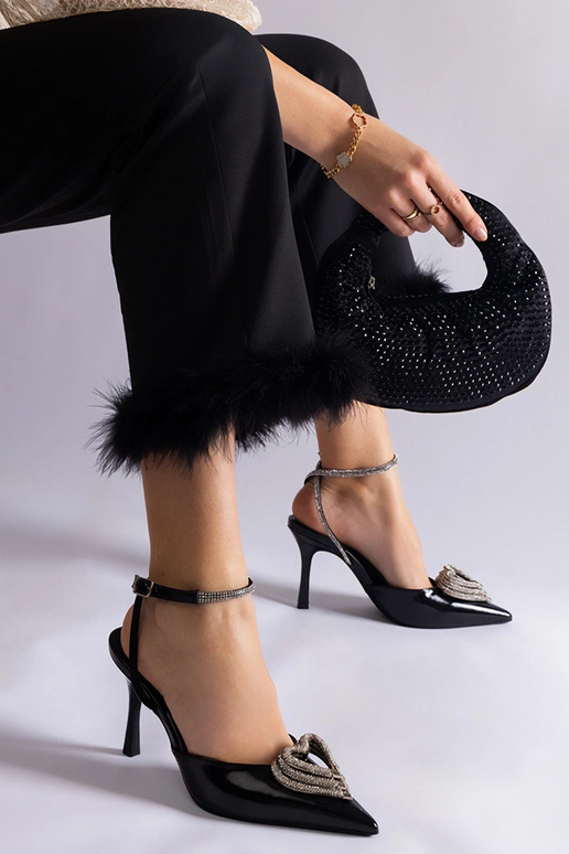 Zapatos de tacón negros con talón... Zapatos de tacón negros con talón...