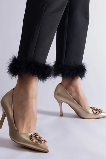 Tacones dorados decorados... 2