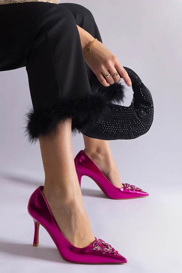 Stilettos de charol rosa...