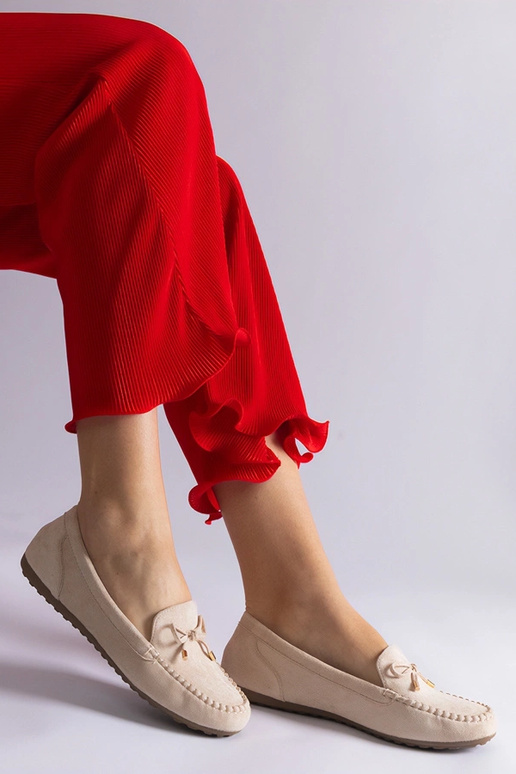 Mocasines de ante beige con lazo Treja