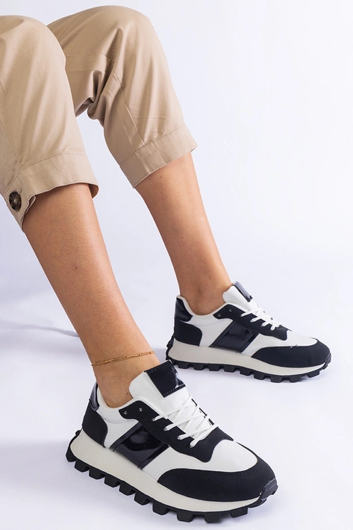 Zapatillas negras con protector...