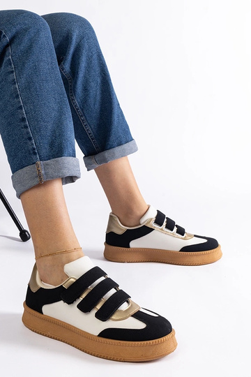 Zapatillas deportivas...