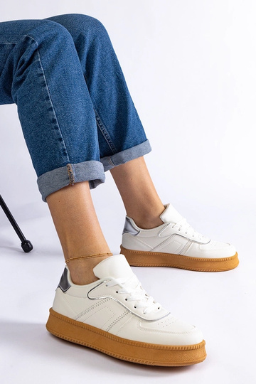 Zapatillas blancas con...