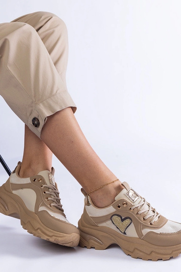 Zapatillas de plataforma con corazón marrón de Martínez