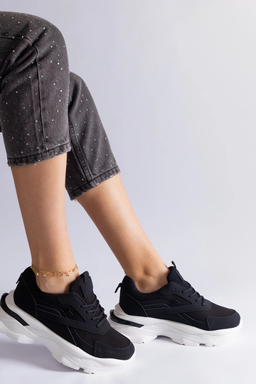 Zapatillas negras con suela más gruesa Guerrera 2