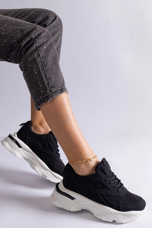 Zapatillas negras con suela más...