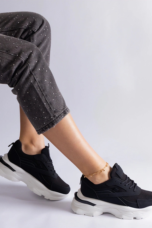 Zapatillas negras con suela más...