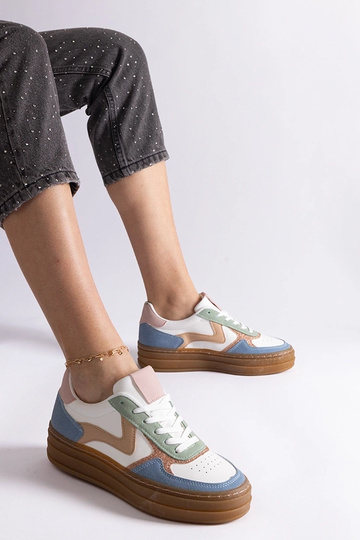 Zapatillas azules con suela...