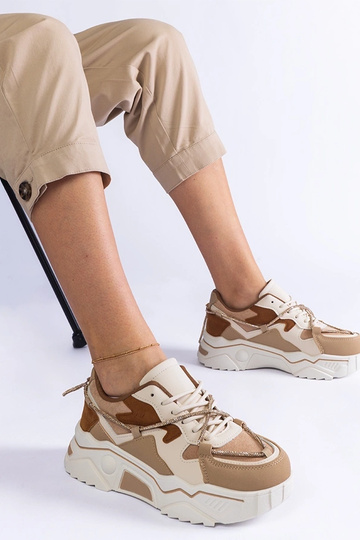 Zapatillas marrones...