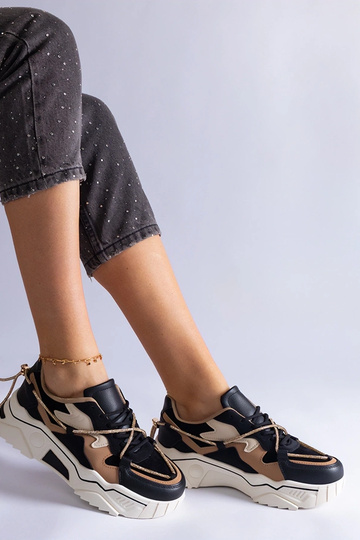 Zapatillas negras decoradas con cordón de circonitas Valdez
