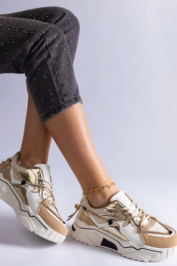 Zapatillas beige decoradas con cordón de circonitas Valdez