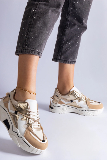 Zapatillas beige decoradas con cordón de circonitas Valdez 2