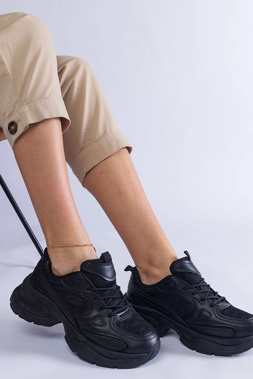 Zapatillas negras con suela Adom gigante