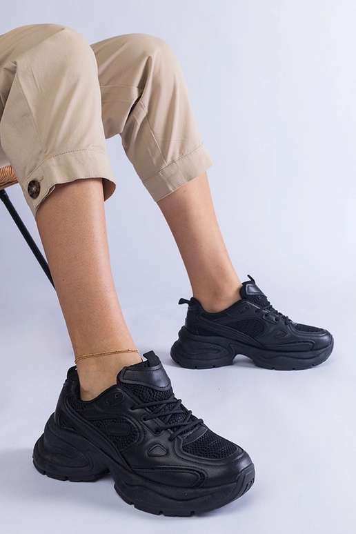 Zapatillas negras con suela Adom gigante