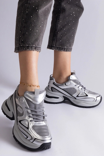 Zapatillas plateadas con...