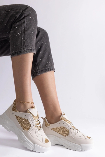 Zapatillas de mujer beige con aplicaciones de purpurina Caraballo 2