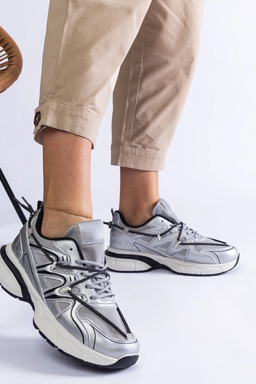 Zapatillas de mujer plateadas con suela masiva de Colunga 2