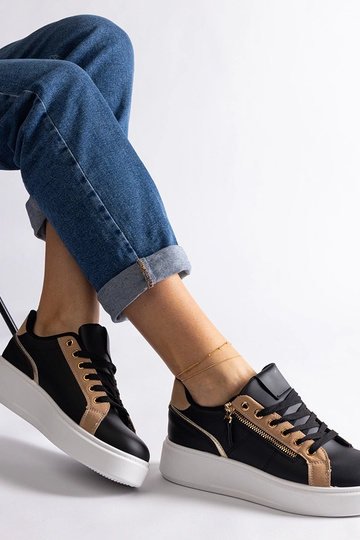 Zapatillas deportivas...