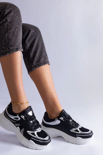 Zapatillas negras de mujer con aplicaciones plateadas Gaytan 2