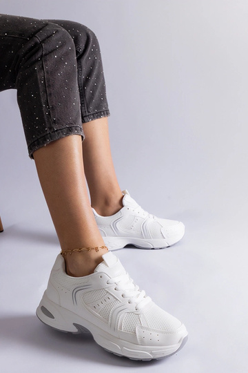 Zapatillas deportivas...