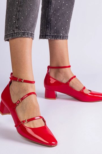 Zapatos de charol rojos con correa Hermana 2