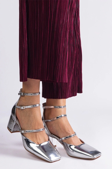 Zapatos de salón de charol... 2