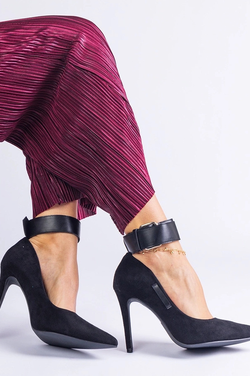 Zapatos de tacón alto negros de ante...