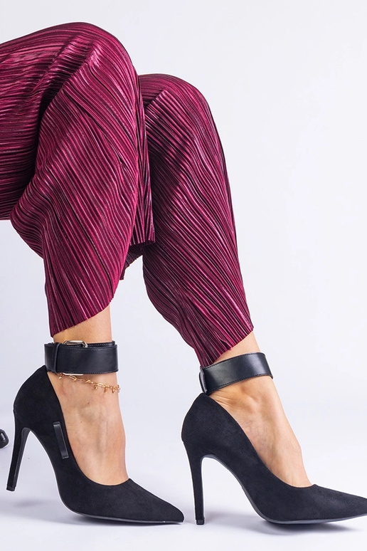 Zapatos de tacón alto negros de ante...