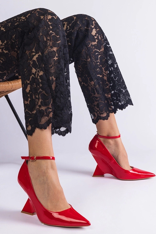 Czółenka rojas de charol en cuña... Czółenka rojas de charol en cuña...