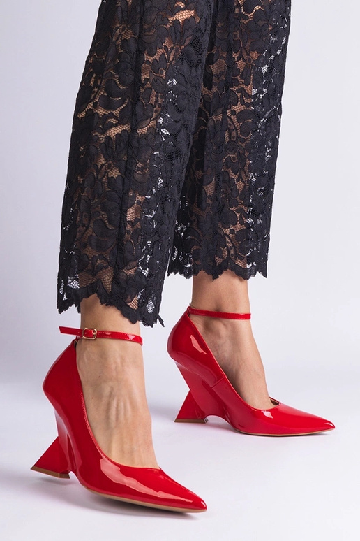 Czółenka rojas de charol en cuña... Czółenka rojas de charol en cuña...