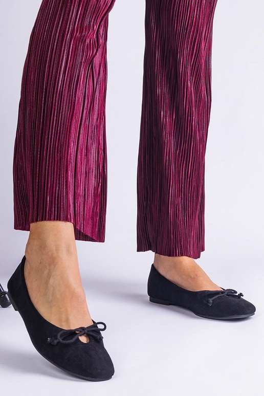 Bailarinas negras con lazo decorativo... Bailarinas negras con lazo decorativo...