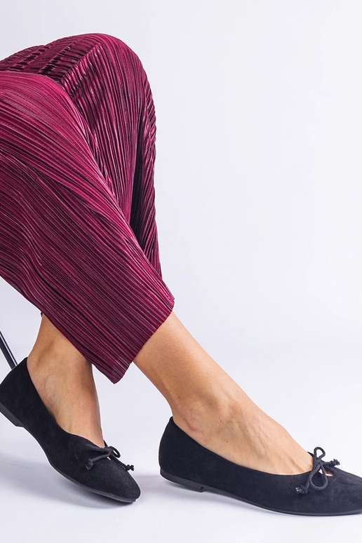 Bailarinas negras con lazo decorativo... Bailarinas negras con lazo decorativo...