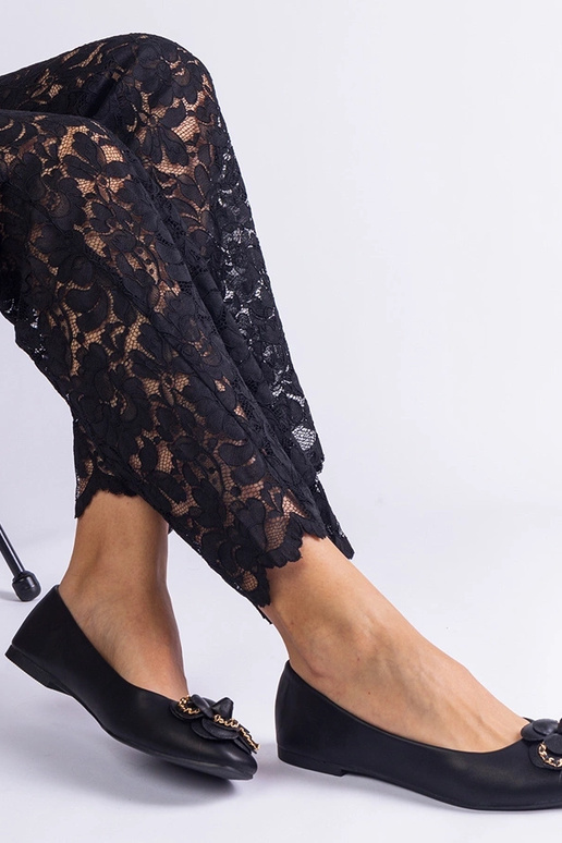 Bailarinas negras decoradas con una... Bailarinas negras decoradas con una...