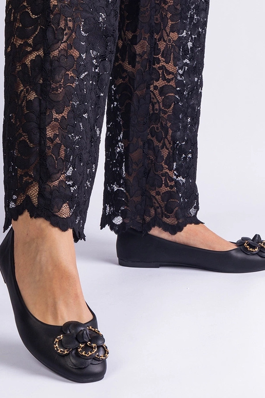 Bailarinas negras decoradas con una... Bailarinas negras decoradas con una...