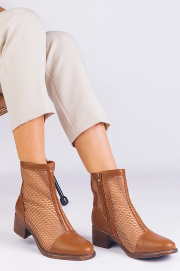 Botines de rejilla marrón con tacón ancho Melarka