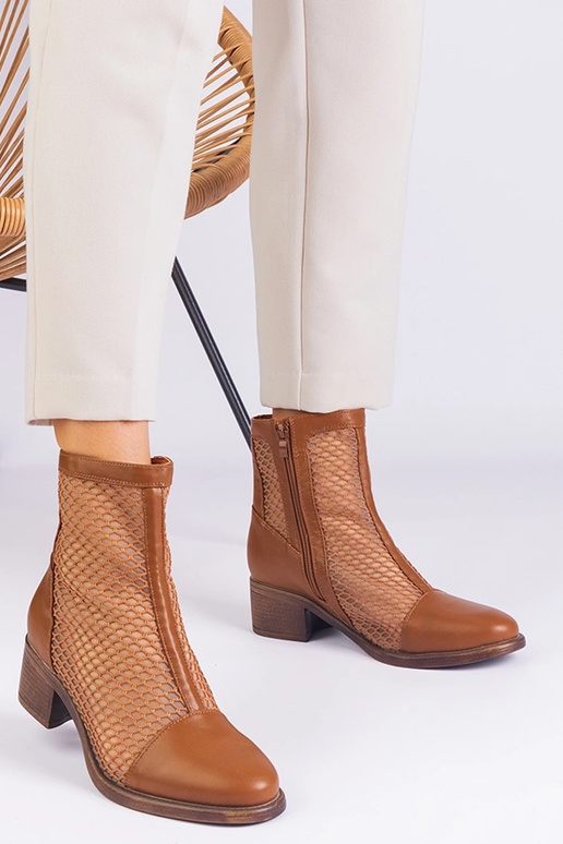 Botines de rejilla marrón con tacón...