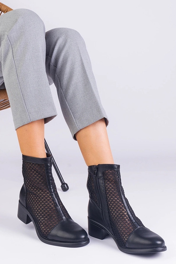 Botines negros de rejilla...